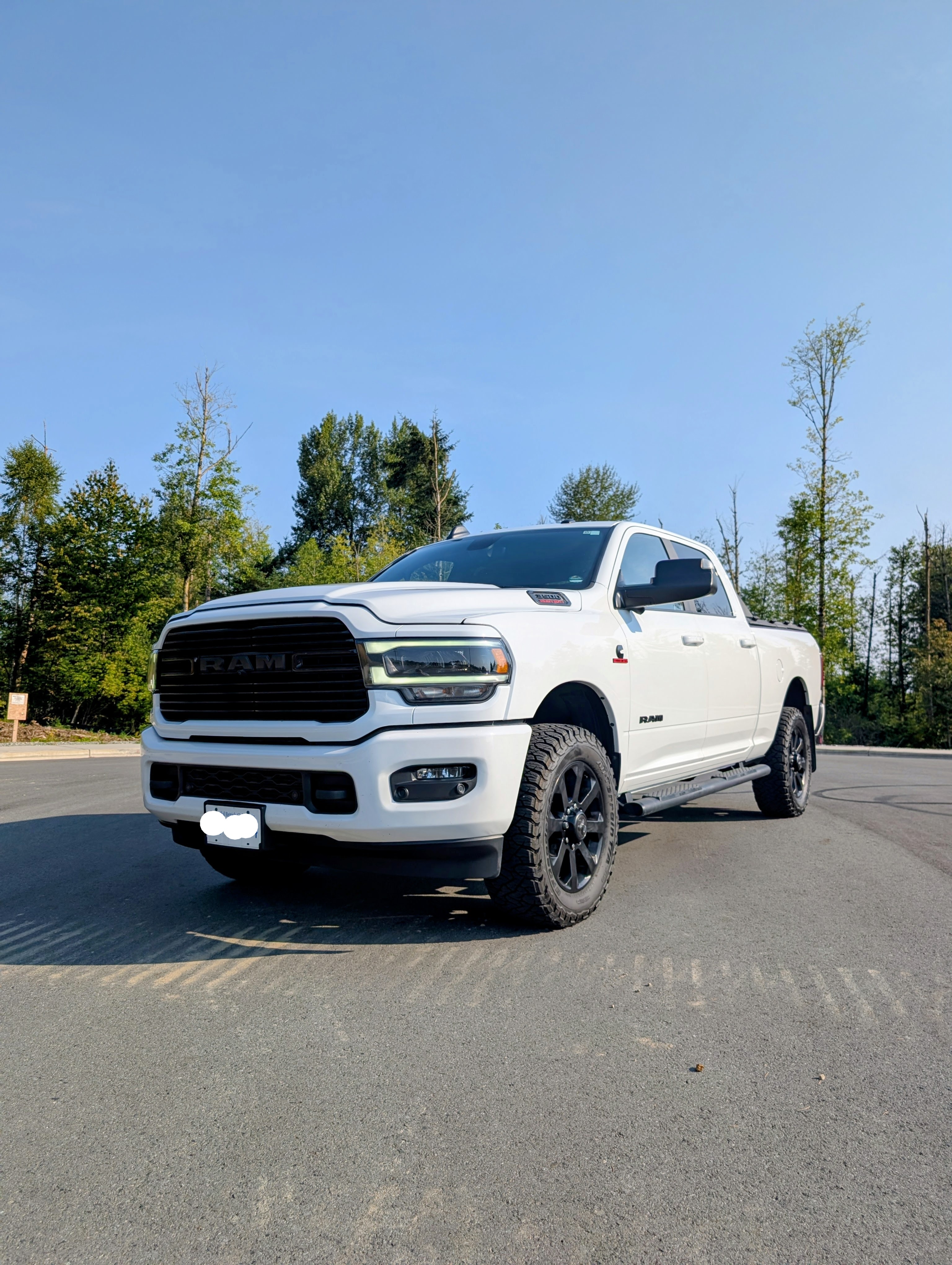 2019 RAM 3500 Big Horn, front three-quarter view
