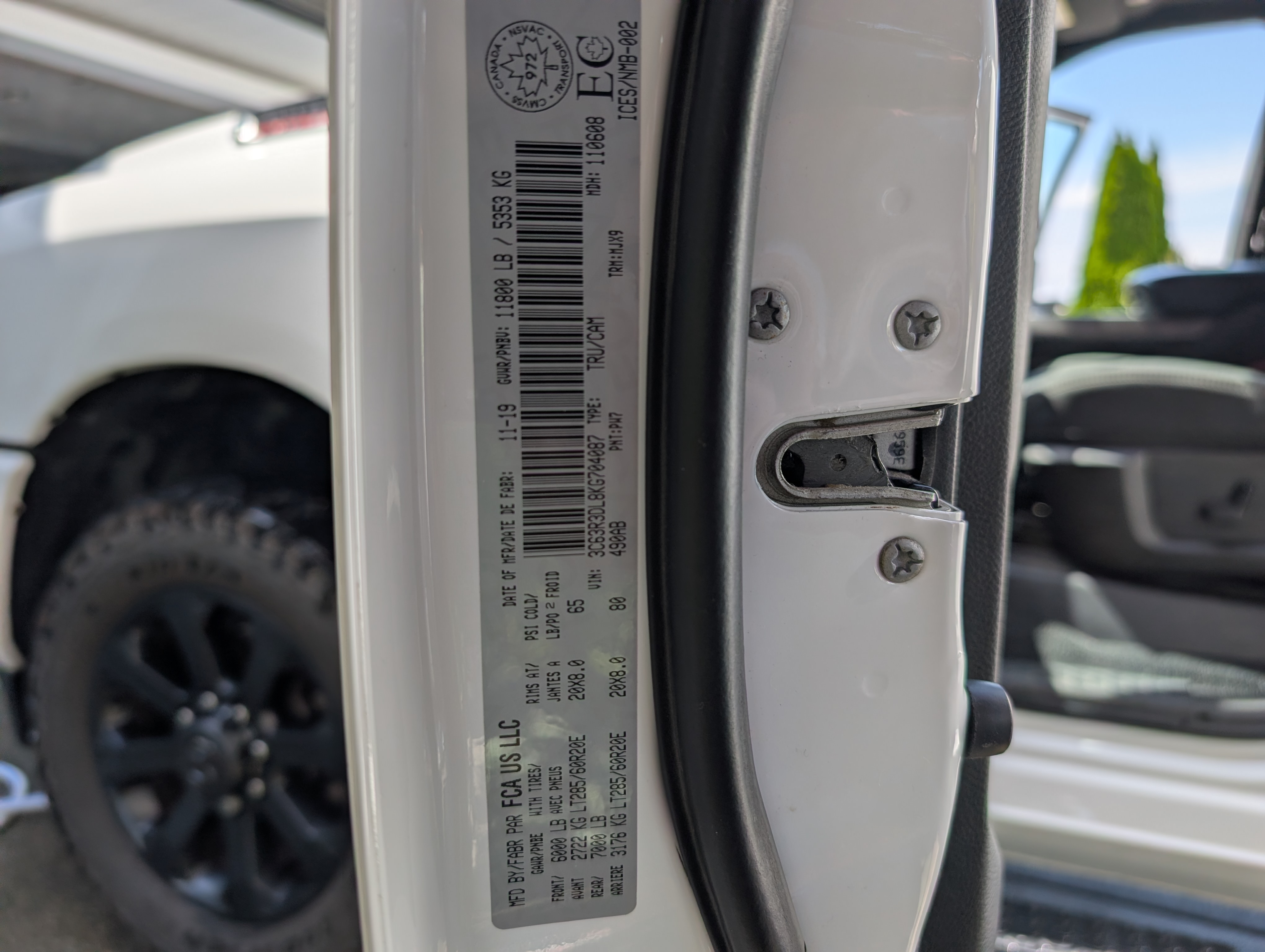 Door sticker — VIN, GVWR and build date